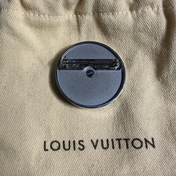 Louis Vuitton Direction Arrow Pin-Authentic - Picture 3 of 5